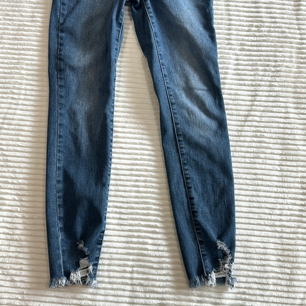 Judy Blue Distressed Jeans Fray Hem 0 / 24 Style# JB88425 - Picture 2 of 12